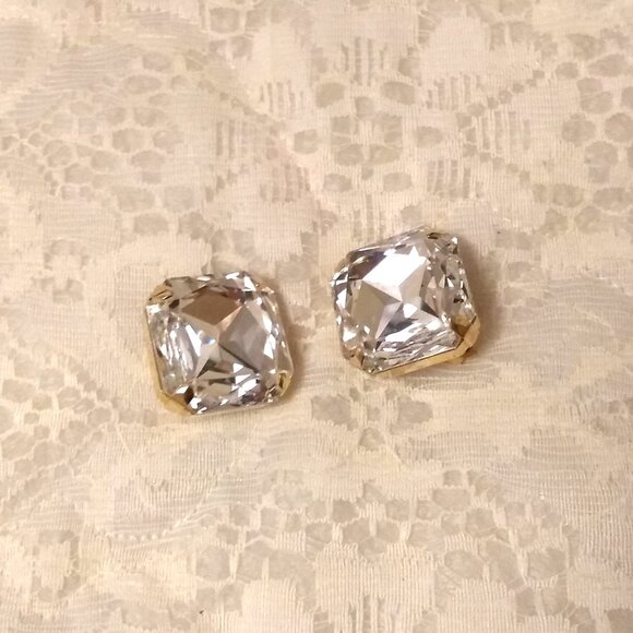 Vintage White Clear Crystal Gold Tone Earrings Non-Pierced Clip Earrings - Picture 5 of 9